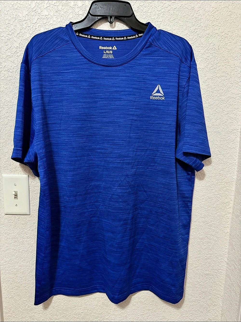 Reebok Men's Blue Athletic Tee Size Large Like New
